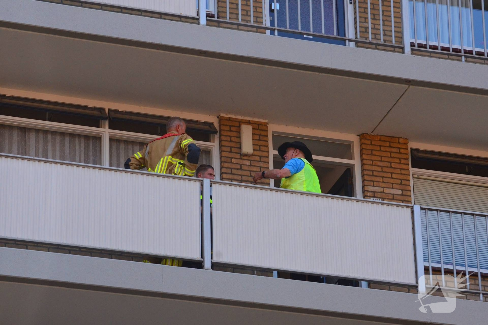 Brandweer ingezet voor mogelijke brand in flatwoning