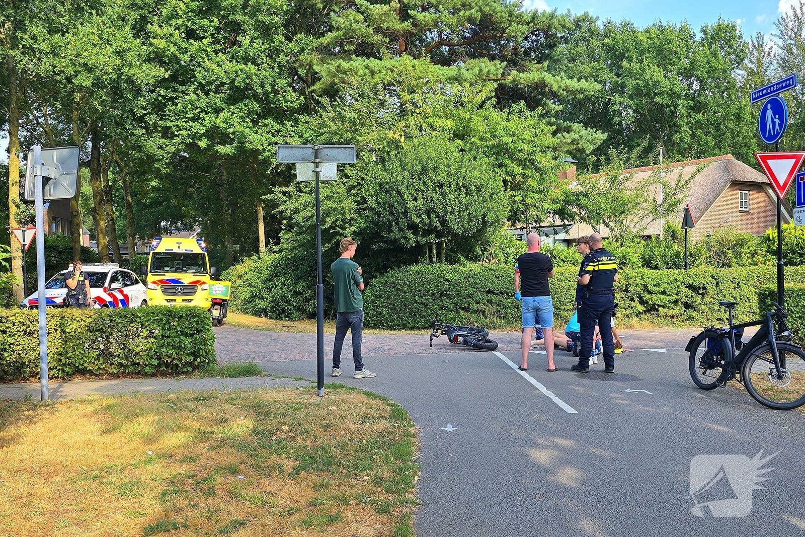 Aanrijding tussen fatbike en bezorgscooter