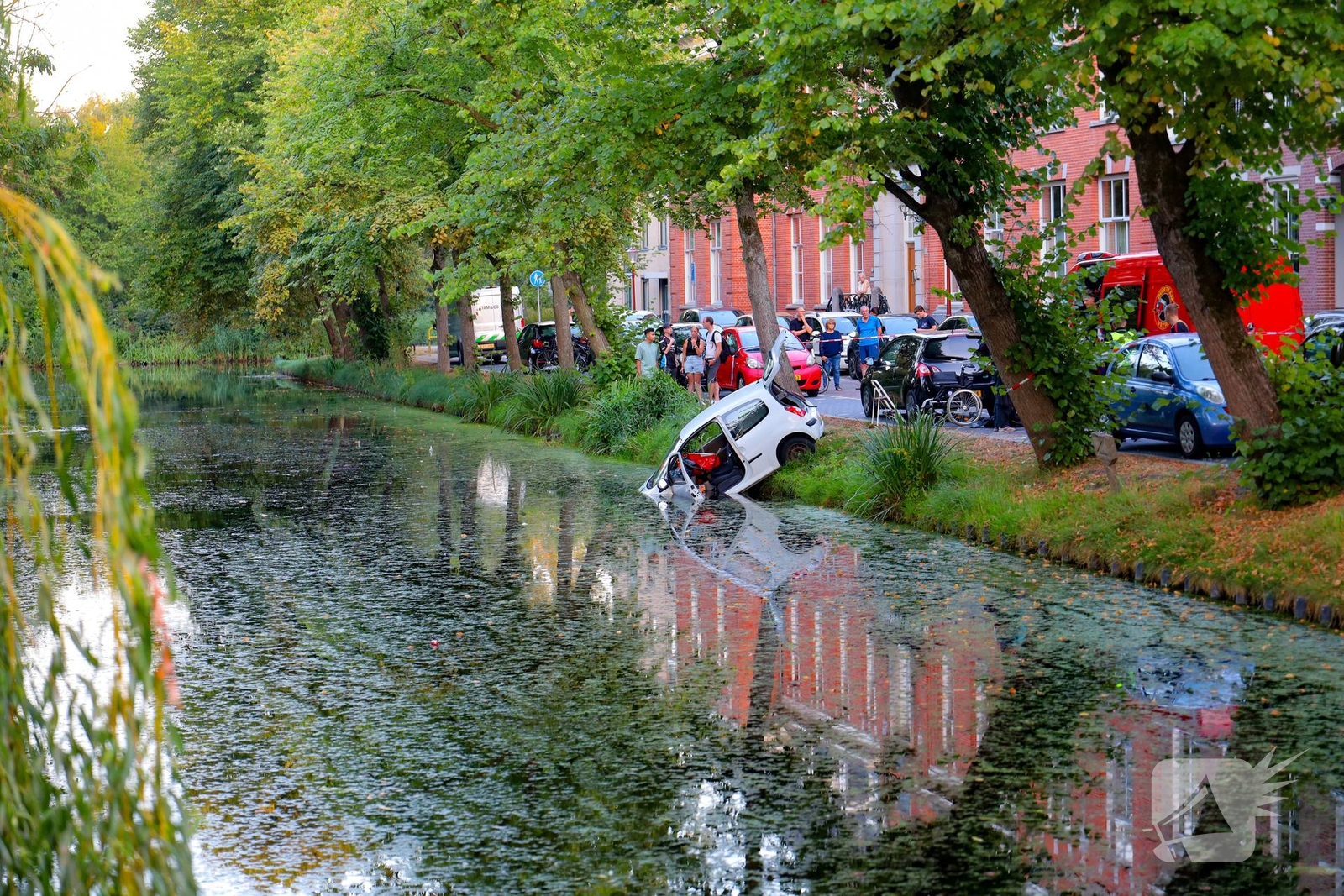 Automobiliste raakt te water bij parkeeractie