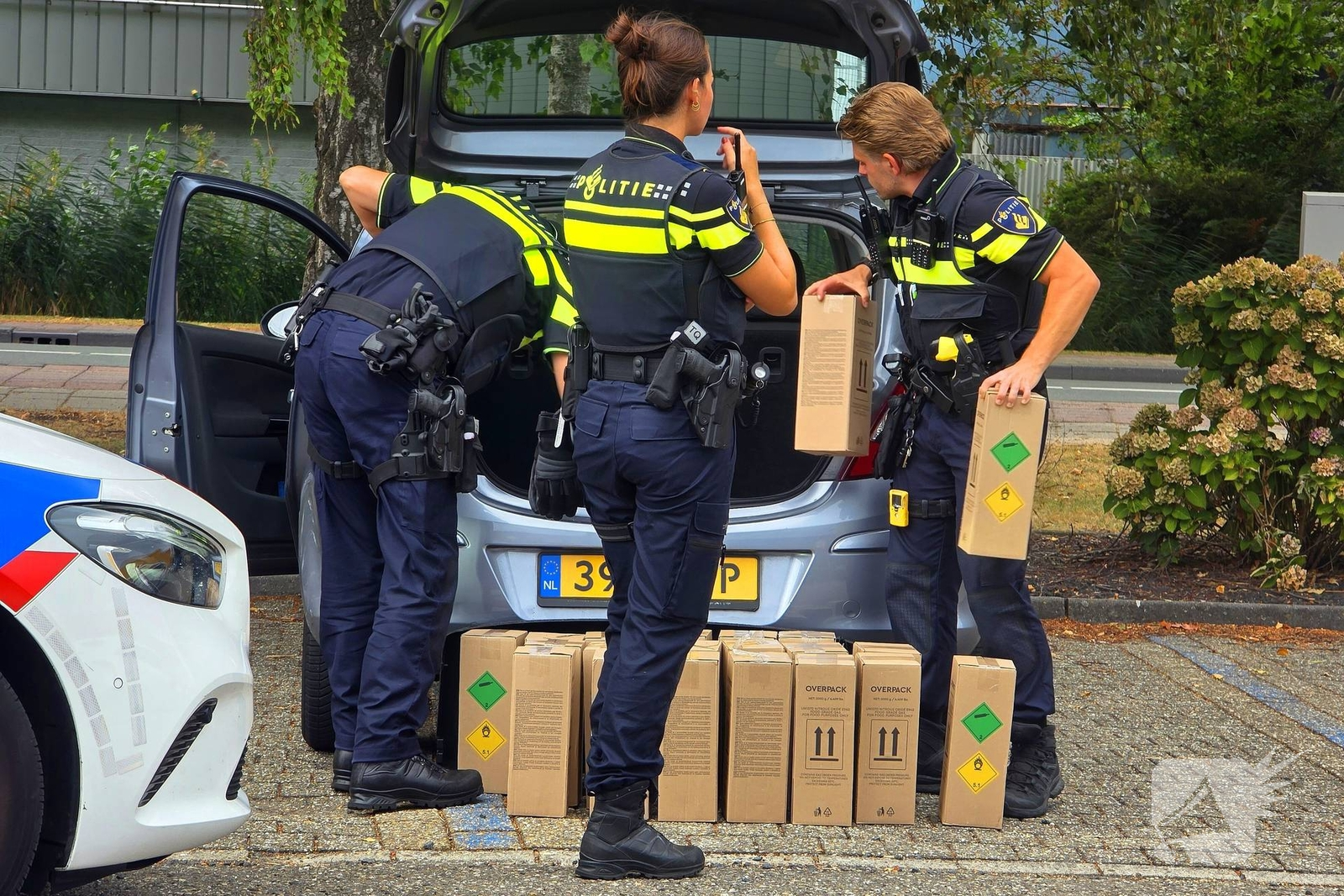 Lachgascilinders aangetroffen in auto tijdens controle