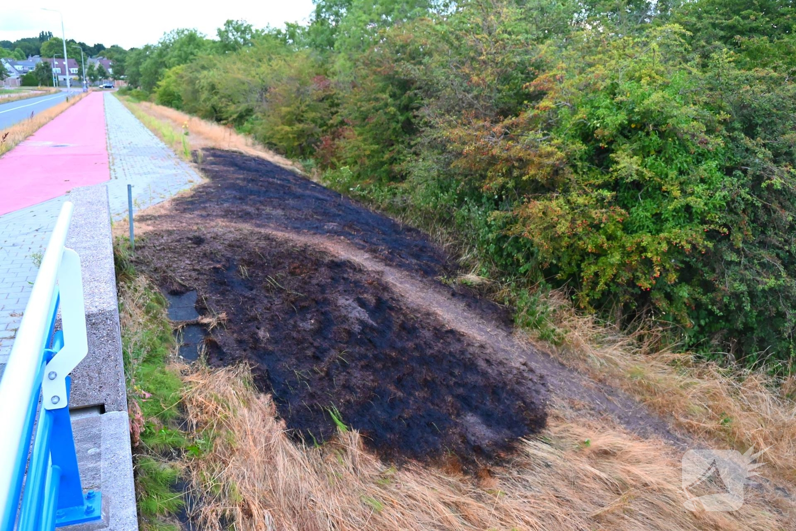 Spoed inzet voor brandend talud