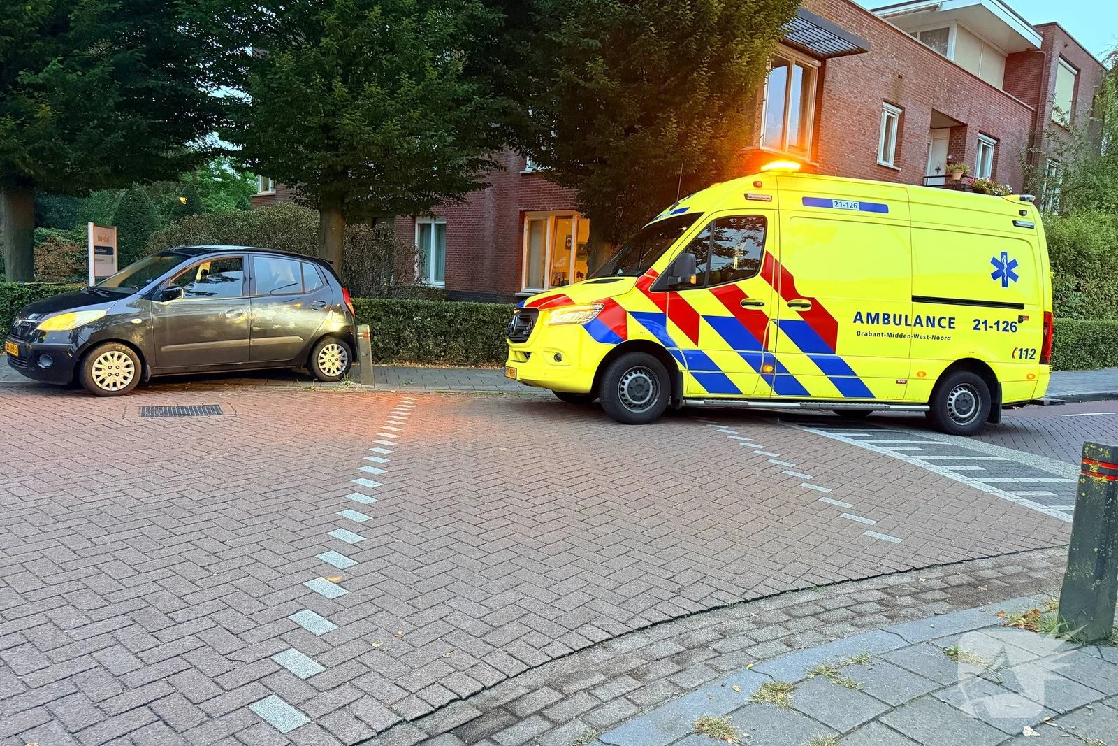 Auto's botsen op kruising, één gewonde