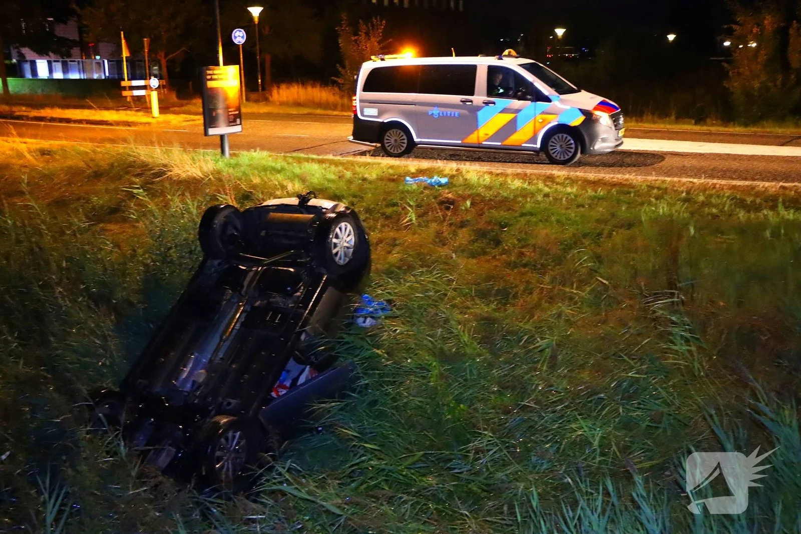 Auto slaat over de kop na ongeval