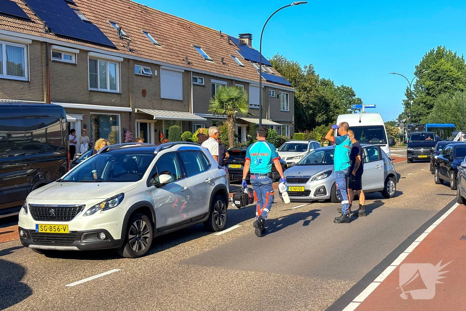 Meerdere voertuigen flink beschadigd na botsing