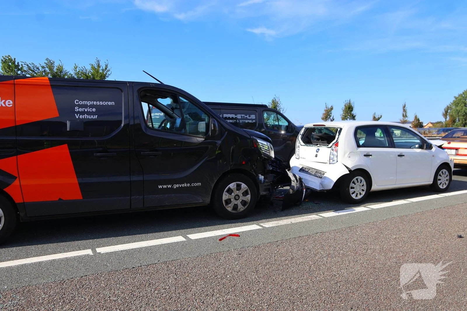 Drie voertuigen betrokken bij kop-staartbotsing op snelweg