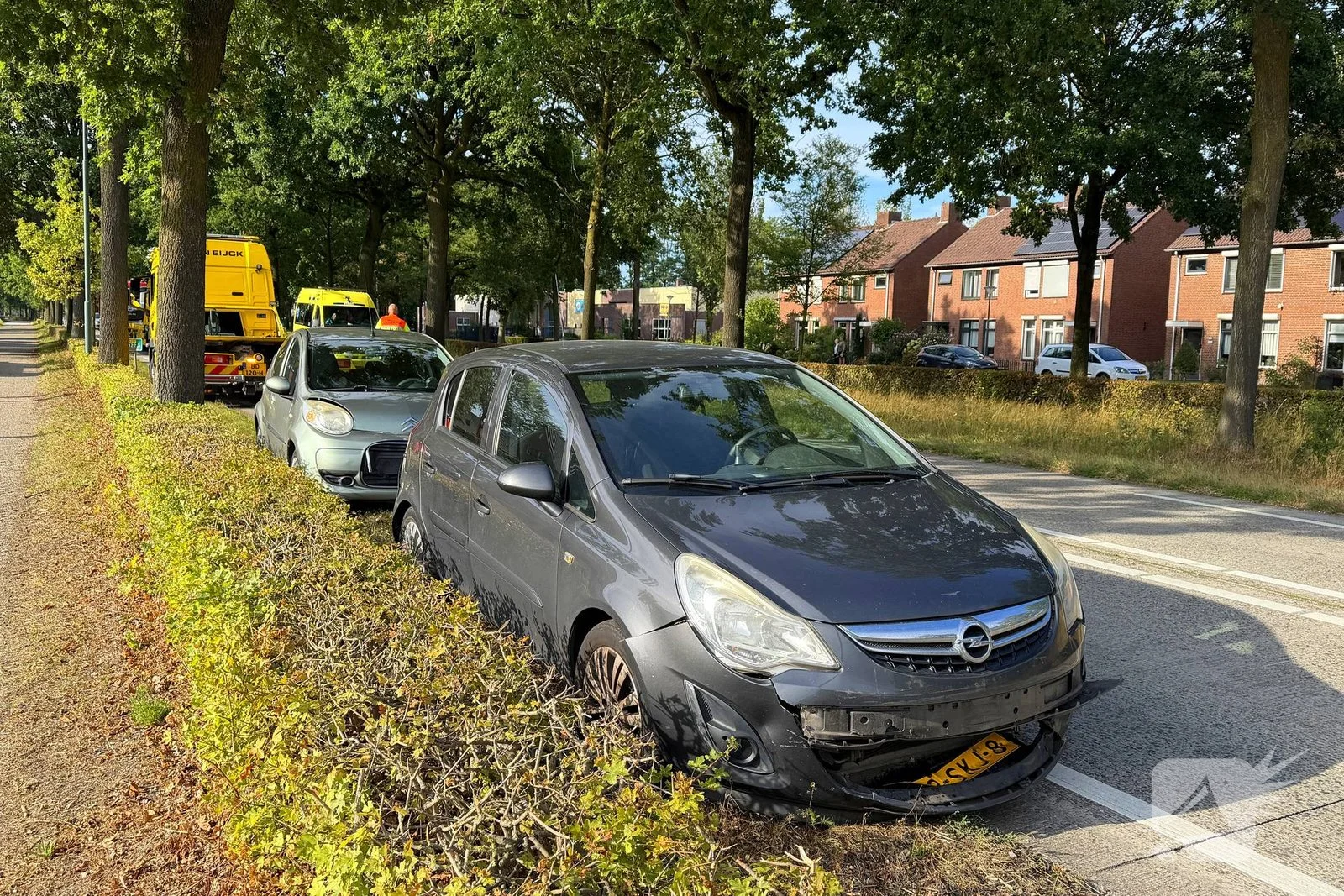 Ongeval met drie voertuigen leidt tot lichte verwondingen