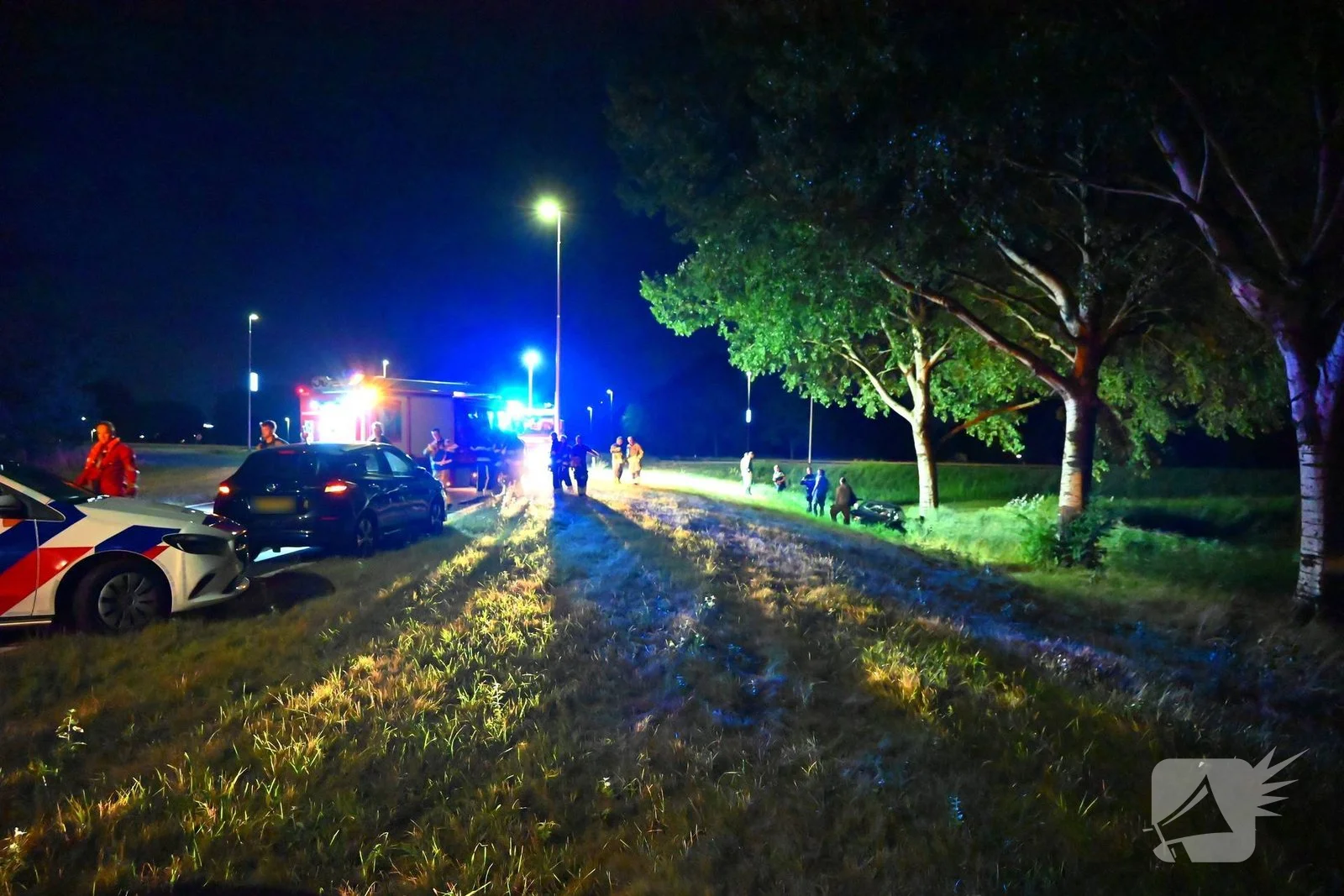 Auto bijna in de het water door ongeval
