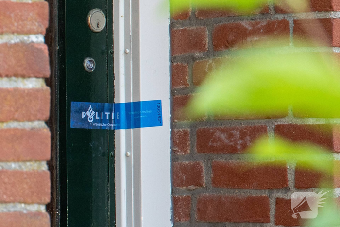 Woning gesloten na beschieting met zichtbare kogelgaten