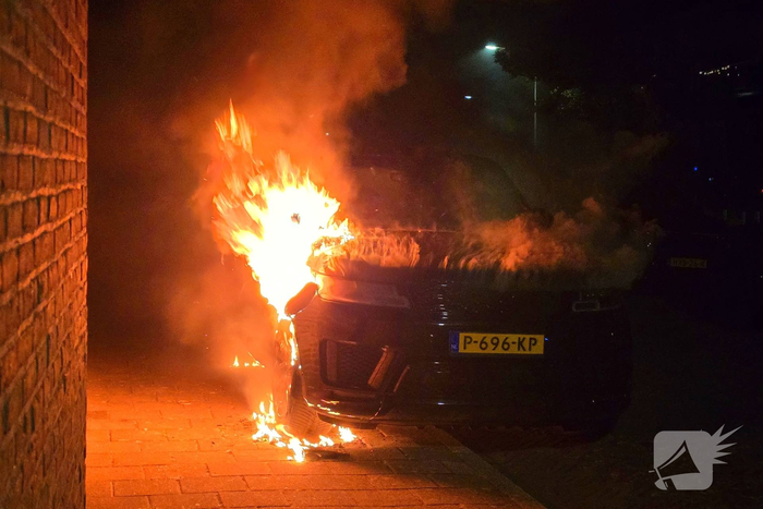 Auto verwoest door brandstichting