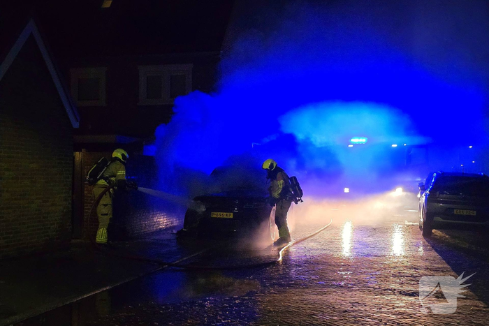 Auto verwoest door brandstichting