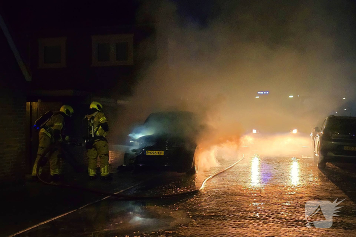 Auto verwoest door brandstichting