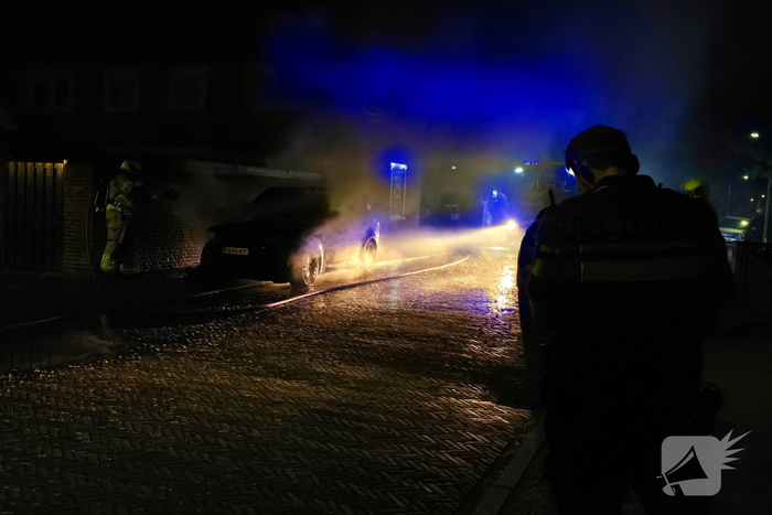 Auto verwoest door brandstichting
