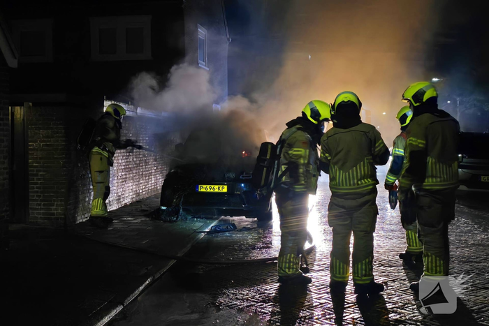 Auto verwoest door brandstichting