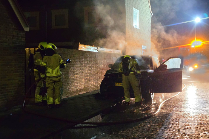 Auto verwoest door brandstichting