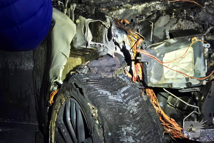 Auto verwoest door brandstichting