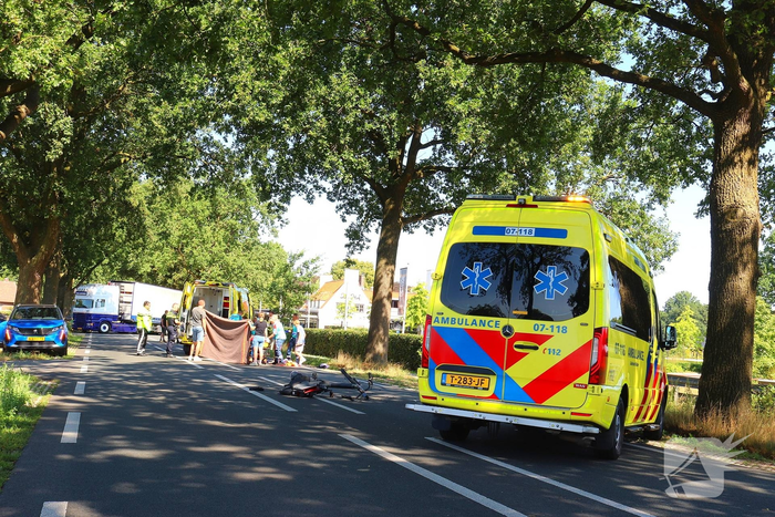 Fietser overleden na aanrijding met bestelbus