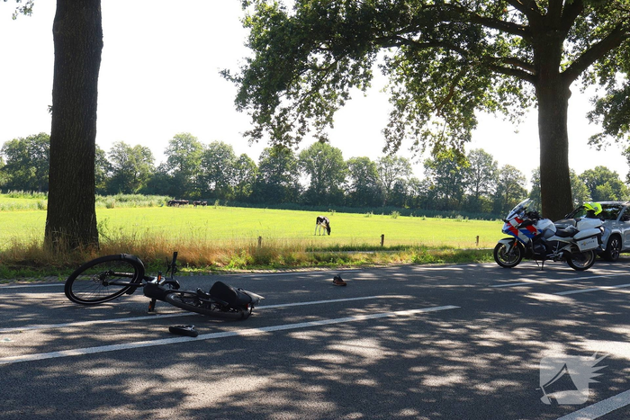 Fietser overleden na aanrijding met bestelbus