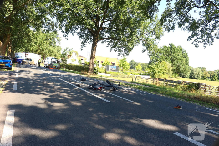 Fietser overleden na aanrijding met bestelbus