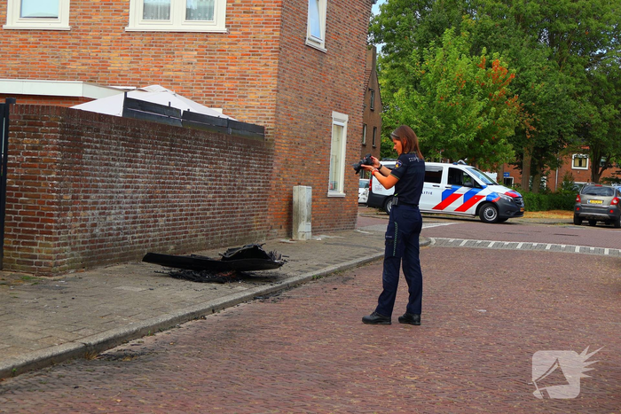 Forensische Opsporing doet onderzoek naar autobrand
