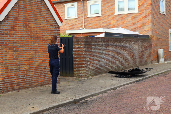 Forensische Opsporing doet onderzoek naar autobrand