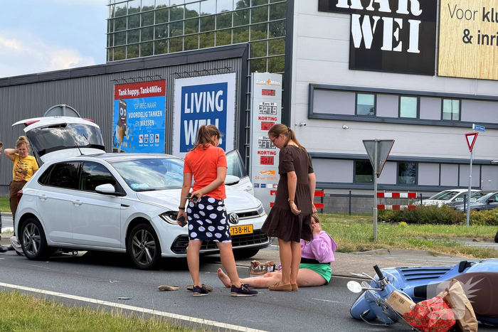 Brommerrijdster gewond bij aanrijding