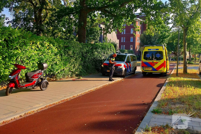 Persoon gewond na val met driewielscooter