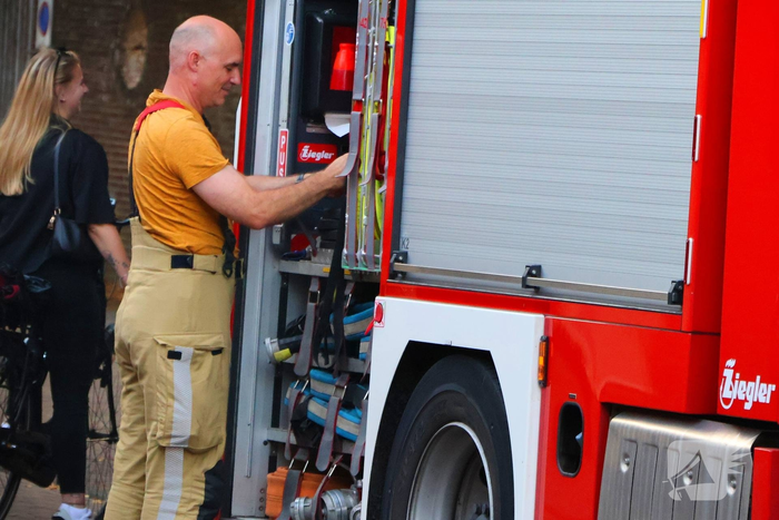 Brandweer verricht metingen na melding gaslucht