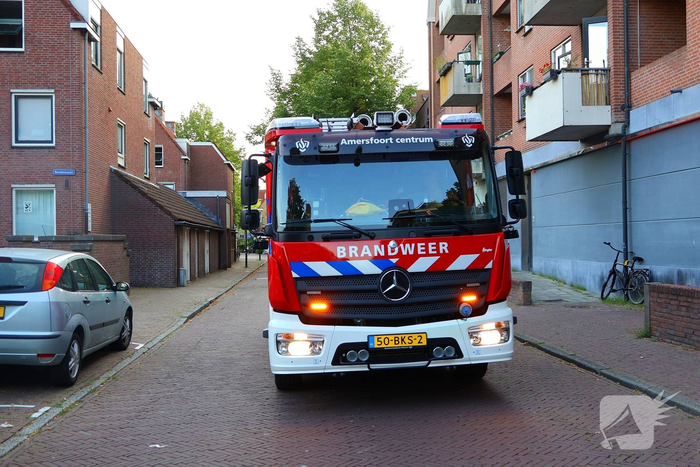 Brandweer verricht metingen na melding gaslucht