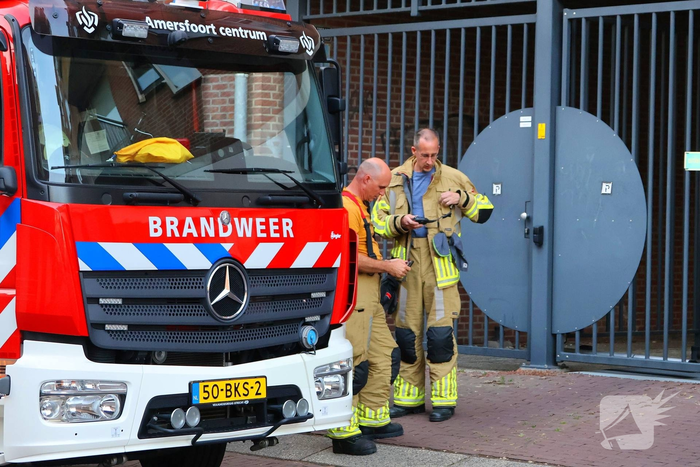 Brandweer verricht metingen na melding gaslucht