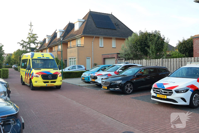 Traumahelikopter landt voor medische noodsituatie in woning