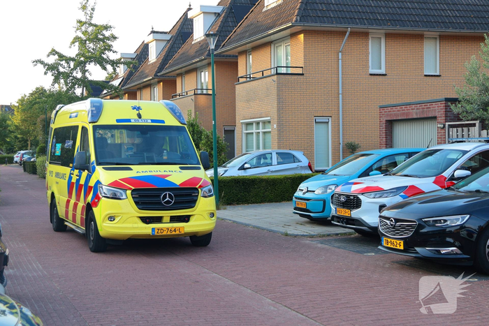 Traumahelikopter landt voor medische noodsituatie in woning
