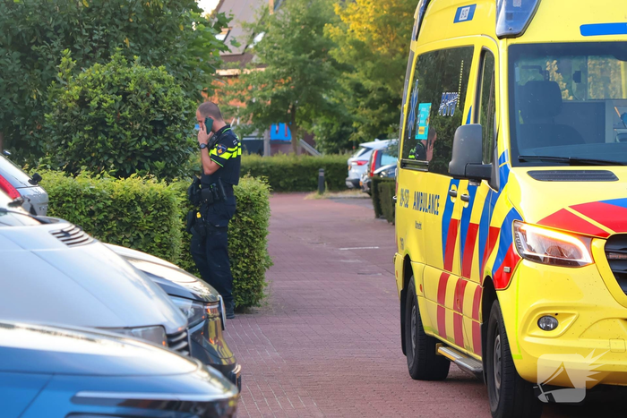 Traumahelikopter landt voor medische noodsituatie in woning