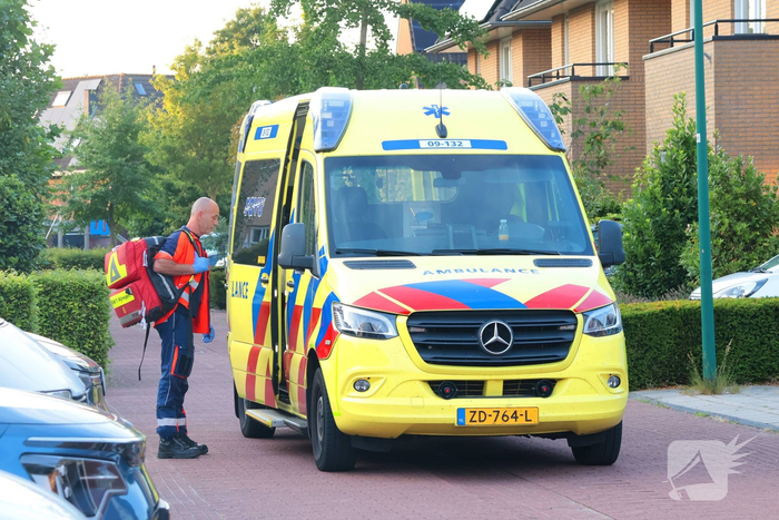 Traumahelikopter landt voor medische noodsituatie in woning
