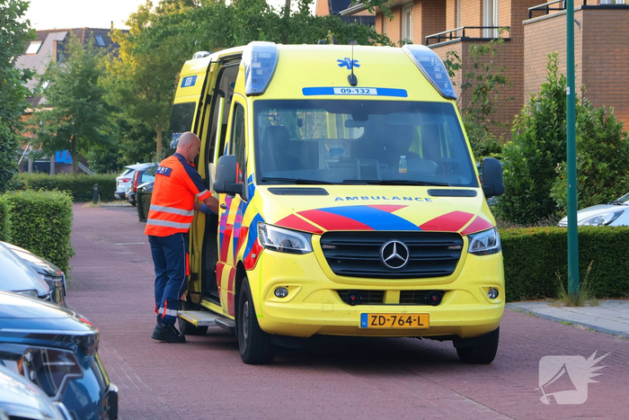 Traumahelikopter landt voor medische noodsituatie in woning