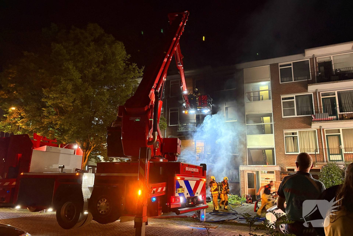 Grote brand in flat leidt tot onbewoonbare woningen