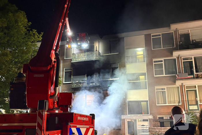 Grote brand in flat leidt tot onbewoonbare woningen
