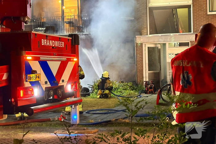 Grote brand in flat leidt tot onbewoonbare woningen