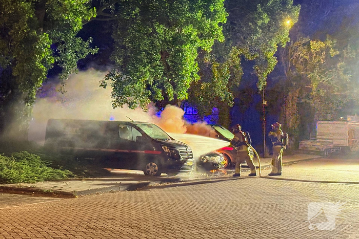 Gasfles ontploft tijdens autobrand