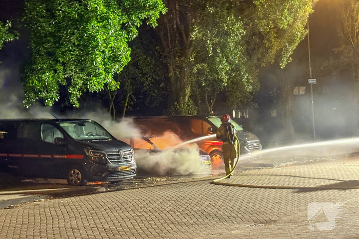 Gasfles ontploft tijdens autobrand