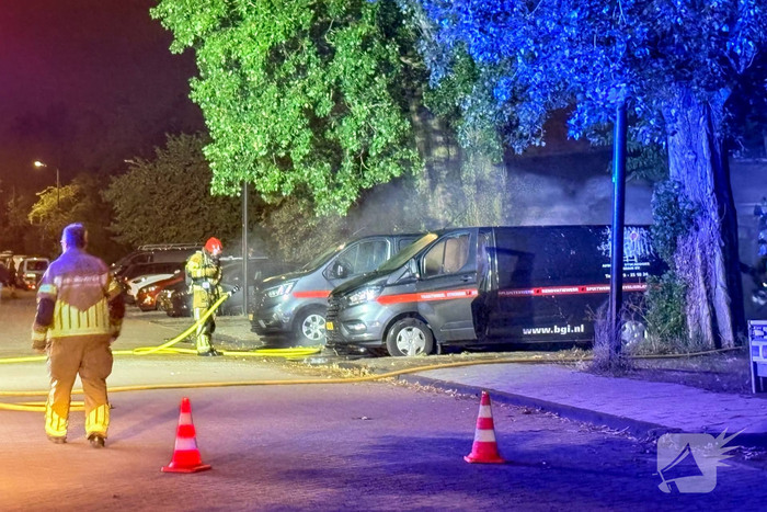 Gasfles ontploft tijdens autobrand