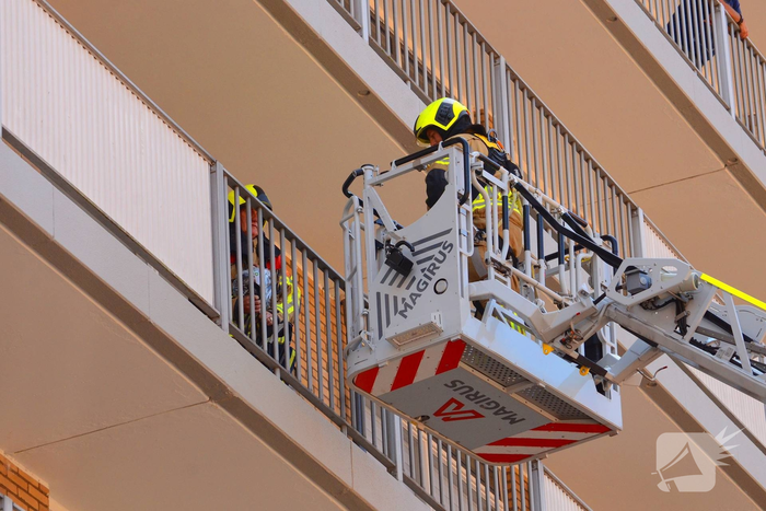 Brandweer ingezet voor mogelijke brand in flatwoning
