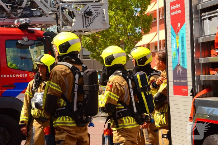 Brandweer ingezet voor mogelijke brand in flatwoning