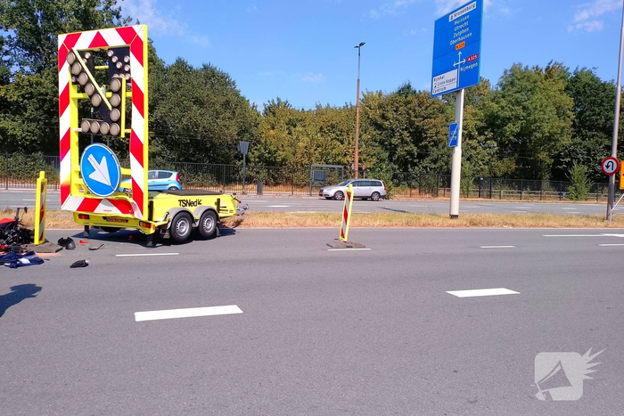 22-jarige man zwaargewond na ernstig ongeval tegen pijlwagen
