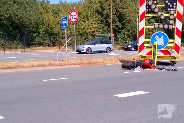 22-jarige man zwaargewond na ernstig ongeval tegen pijlwagen