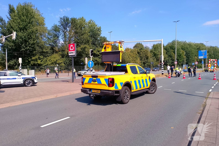 22-jarige man zwaargewond na ernstig ongeval tegen pijlwagen