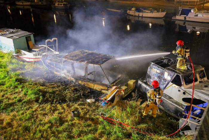 Twee boten verwoest door brand