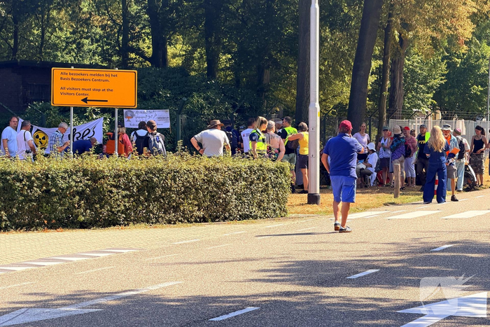 Kernwapenprotest op vliegbasis met luchtalarm