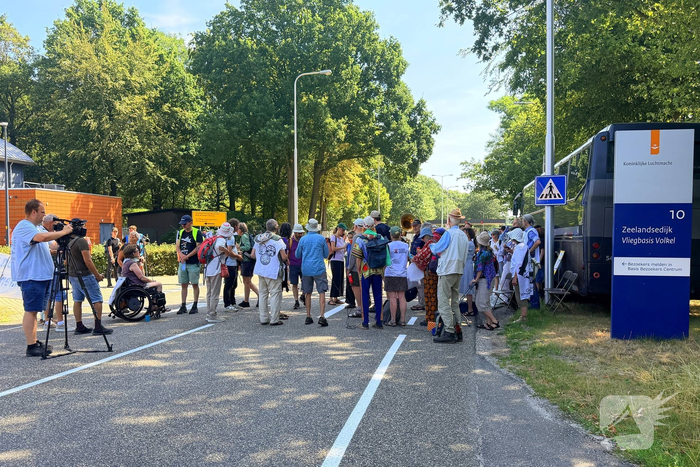 Kernwapenprotest op vliegbasis met luchtalarm