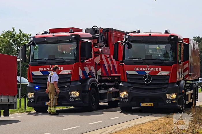 Flinke rookwolken bij grote bosbrand