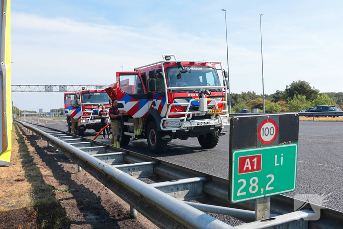 Forse bermbrand langs snelweg onder controle